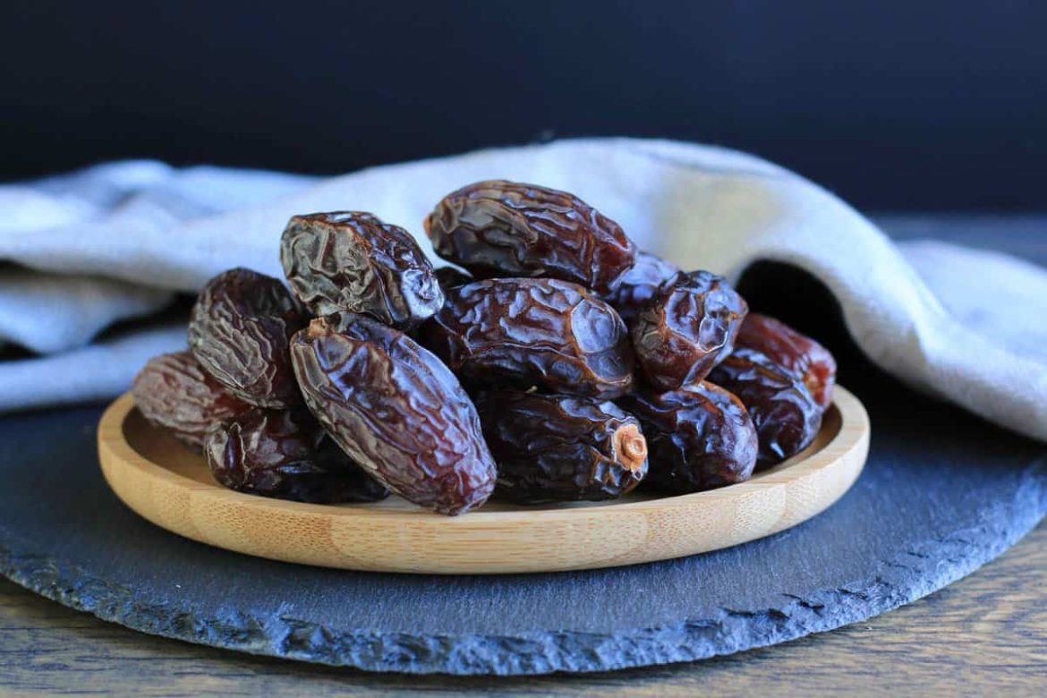 Selling organic sun dried dates