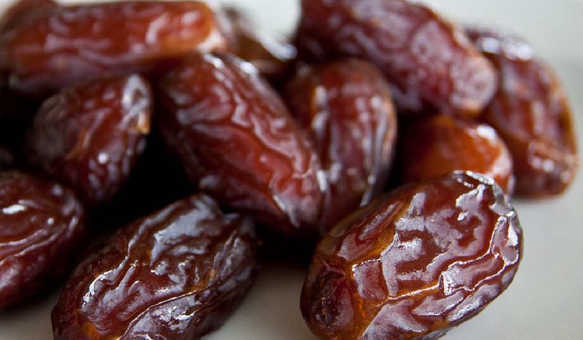  Buy the best types of dry dates at a cheap price 