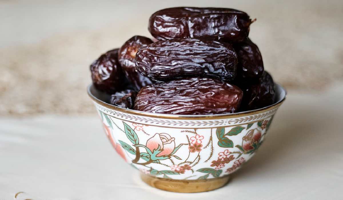  Buy the best types of dry dates at a cheap price 