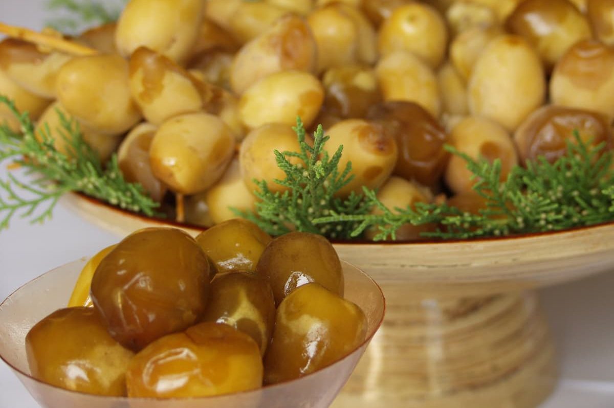  Buy the best types of hviyellow barhi dates at a cheap price 