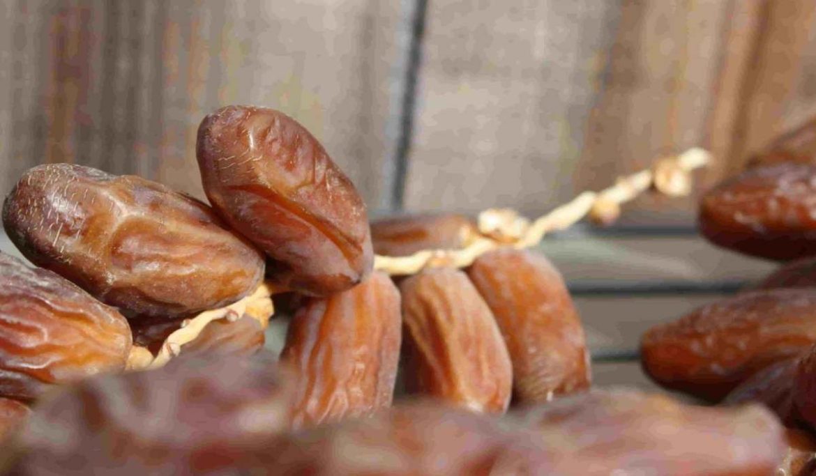 Deglet noor dates Purchase Price + Preparation Method