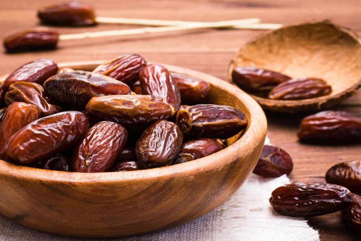  Buy and Price of Algerian Deglet Noor dates 