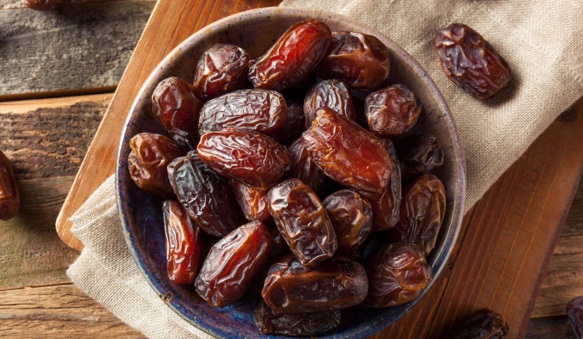 medjool dates vs pitted dates size