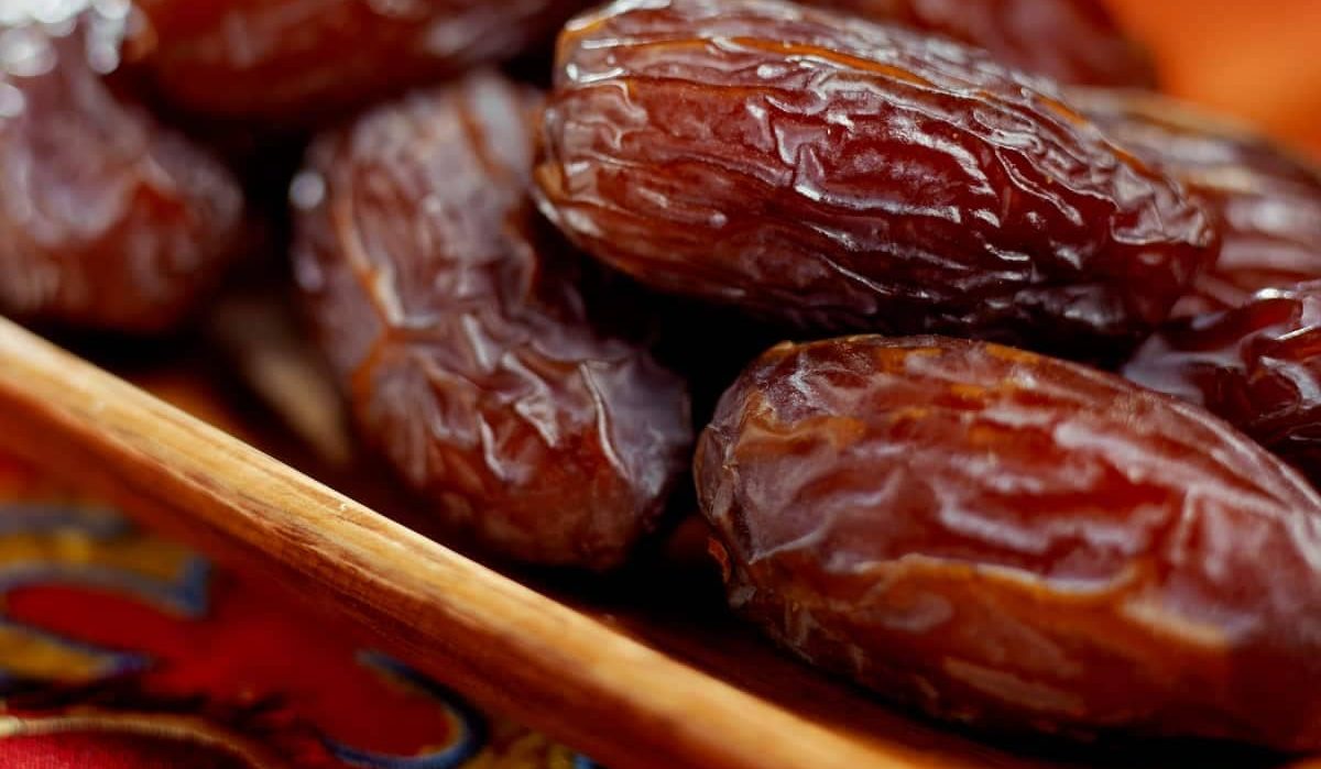  medjool dates vs pitted dates size 