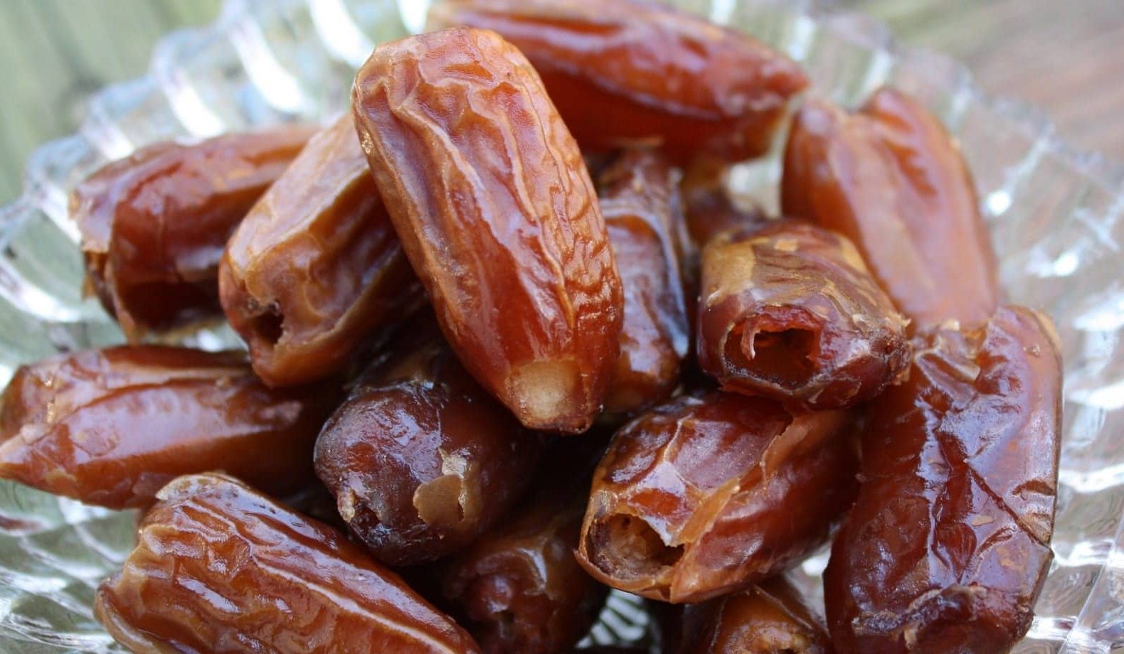  medjool dates vs pitted dates size 