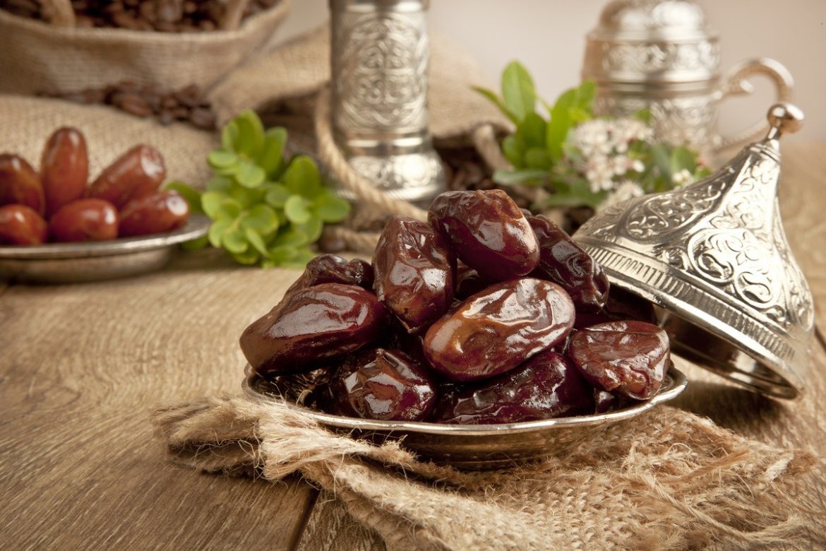 Order to buy dates in the holy month of Ramadan at the best price