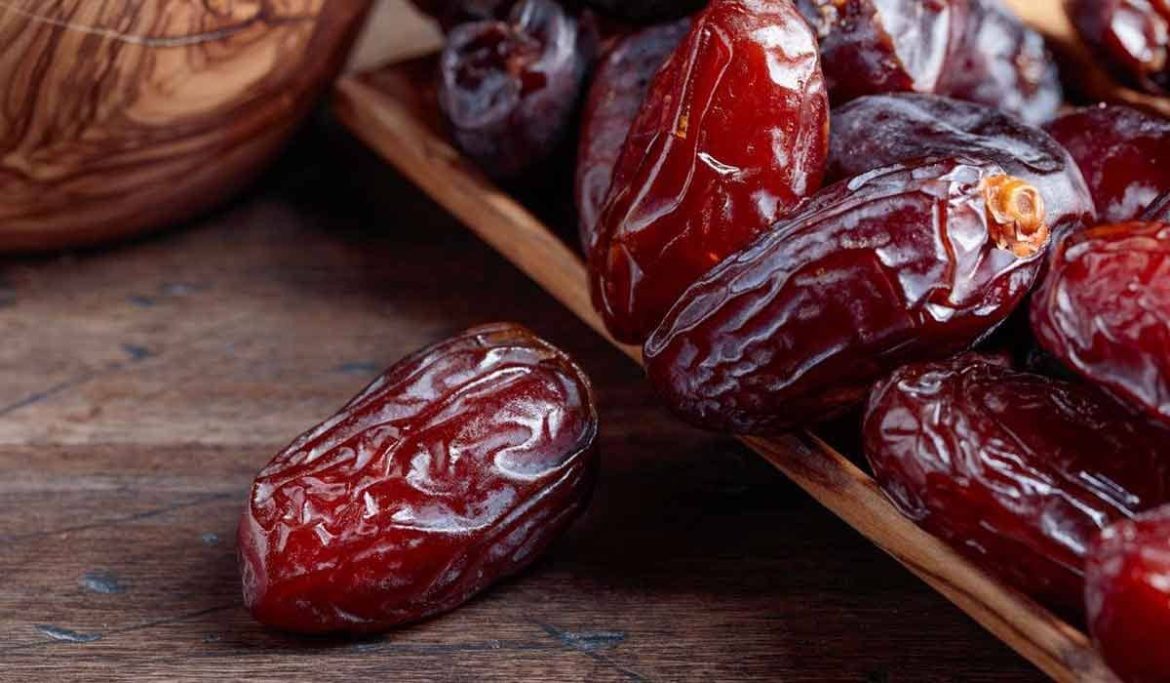 Buy the best types of deglet noor dates pie at a cheap price