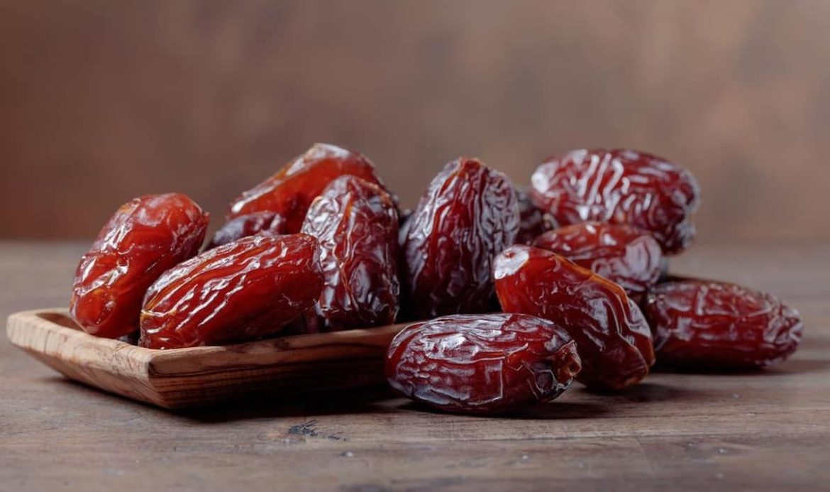 commercial deglet noor vs medjool dates nutrition