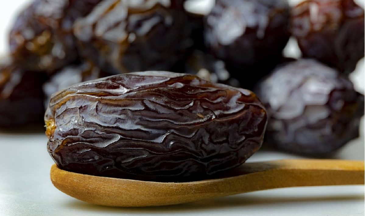  commercial deglet noor vs medjool dates nutrition 