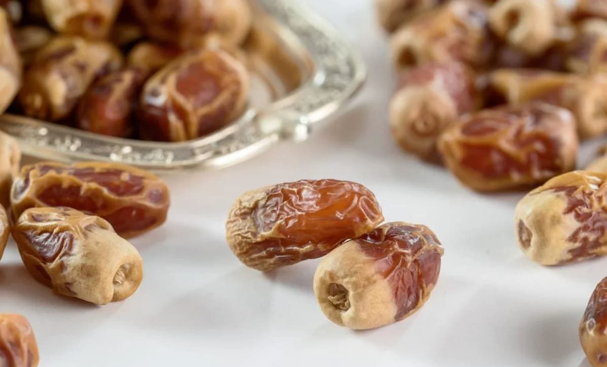  commercial deglet noor vs medjool dates nutrition 