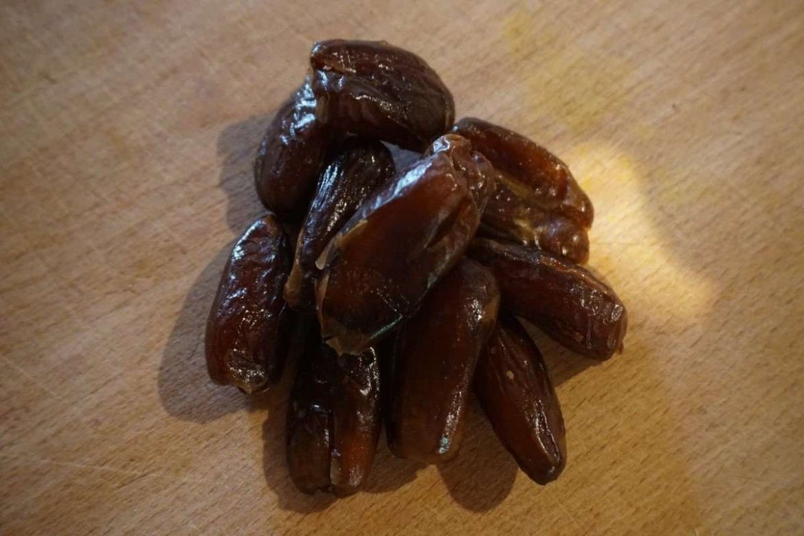 Buy all kinds of wet dates at the best price